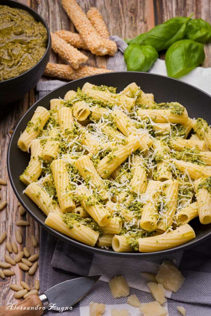 piatto di pasta al ristorante