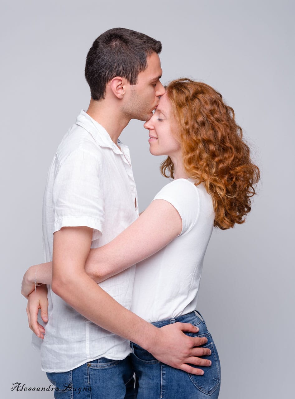 Pose per foto di coppia in studio