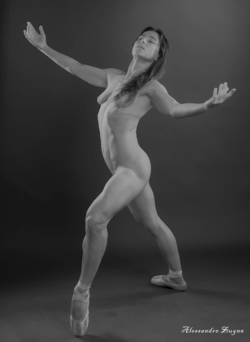 immagine ballerina nuda