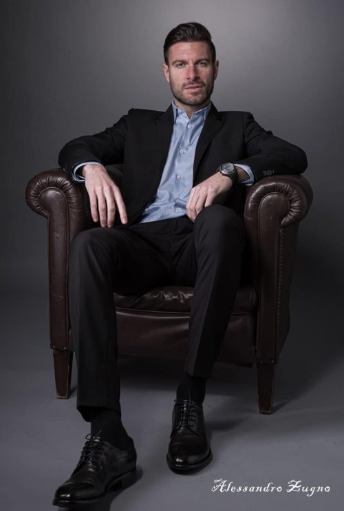 pose da modello uomo